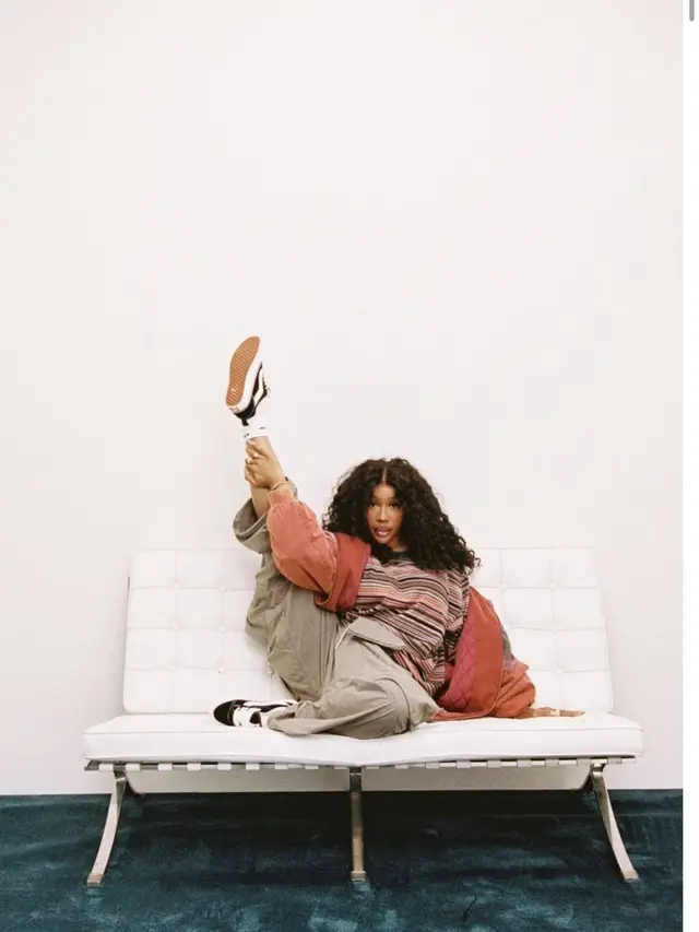 Gaya SZA Resmi Jadi Artistic Director Baru Vans, Pakai Sepatu Rilisan Tahun 97 yang Ikonik