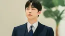 <p>Dalam potongan gambar yang baru dirilis, Kang Tae Ha&mdash;penerus dan wakil presiden SH Group&mdash;terlihat dingin saat mengunjungi toko pop-up untuk memeriksa proyek perusahaan.</p>