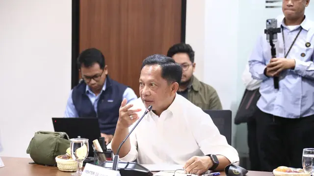 Mendagri Tito Karnavian saat mengikuti Rapat Koordinasi Terbatas (Rakortas) Tingkat Menteri yang dipimpin Menteri Koordinator Bidang Pangan Zulkifli Hasan di Kantor Kementerian Koordinator Bidang Pangan, Jakarta, Kamis (6/8/2026).(Dok: kemendagri)