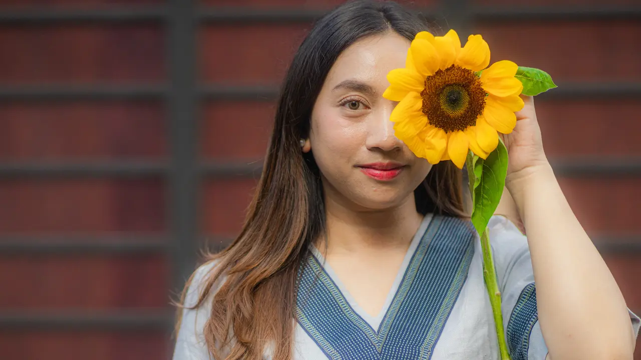 wanita januari menyikapi dunia