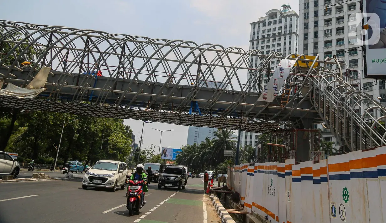 Keempat JPO tersebut akan dibangun sesuai SOP teknis dan dirancang dengan ketinggian, lebar serta pencahayaan yang sesuai standar. (Liputan6.com/Angga Yuniar)