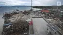 Pemandangan dari udara kawasan pemukiman nelayan di Kampung Sumur Pesisir, Pandeglang, Banten, Selasa (24/12). Menurut data Kecamatan Sumur, 35 orang meninggal dunia akibat tsunami di wilayah tersebut. (Merdeka.com/Arie Basuki)