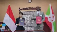 Menlu Retno Marsudi melangsungkan Pertemuan Bilateral dengan Menteri Luar Negeri dan Kerja Sama Pembangunan Burundi, Albert Shingiro, di sela-sela Sesi Debat Umum Sidang ke-77 Majelis Umum PBB di New York (22/09/2022). (Dok: Kemlu RI)