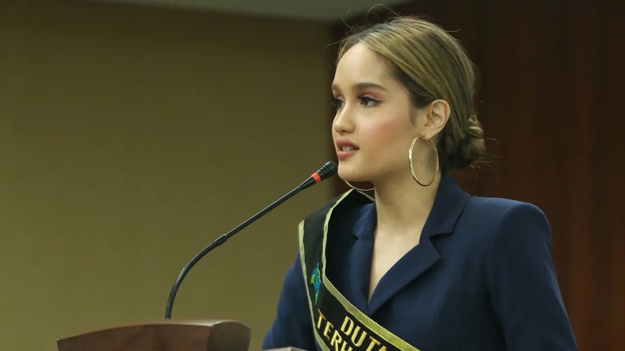[Fimela] Cinta Laura Jadi Duta
