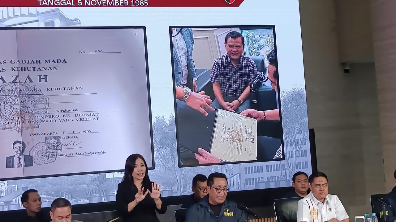 Bareskrim perlihatkan ijazah Jokowi