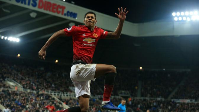 Striker Manchester United, Marcus Rashford, merayakan gol. (AFP/Lindsey Parnaby)