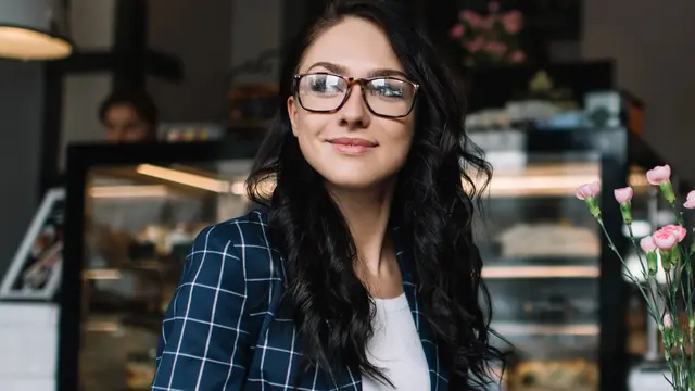 wanita january sikap tenang