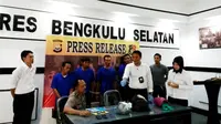 Korban pemerkosaan di Bengkulu Selatan ternyata sempat meminta izin kepada suaminya sebelum Digilir oleh 4 orang tersangka (Liputan6.com/Yuliardi Hardjo)