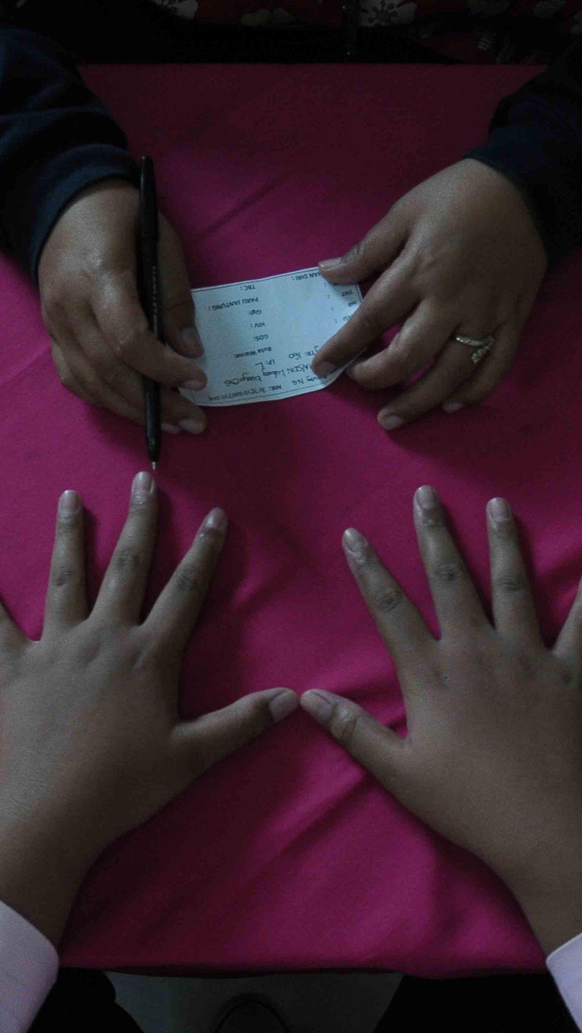Sejumlah anak di Jakarta dan sekitarnya dilaporkan mengalami pilek dan batuk berkepanjangan hingga harus mendapat perawatan di rumah sakit. Kondisi itu diduga terkait dengan buruknya polusi udara di Ibu Kota belakangan ini.