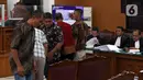 "Ada empat itu pertama saya lihat ada kendaraan Rubicon 'Oh ini mobil asing tamu'. Nah, di belakang mobil Rubicon ada empat orang di situ," kata Rasyid. (Liputan6.com/Herman Zakharia)