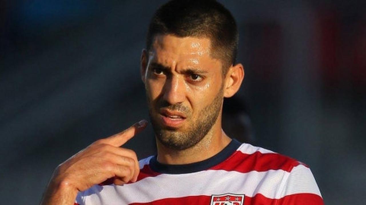 Robek catatan wasit, Dempsey diganjar larangan bermain dua tahun