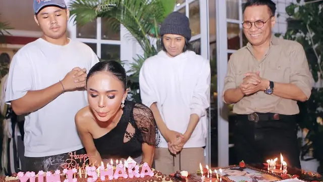 Dihadiri Mantan Suami, Ini 7 Potret Pesta Ulang Tahun Yuni Shara ke-51