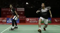 Ganda putra Indonesia, Mohammad Ahsan/Hendra Setiawan, saat menghadapi Fajar Alfian/Muhammad Rian Ardianto, pada laga Indonesia Masters 2020 di Istora Senayan, Jakarta, Sabtu (18/1). Ahsan/Hendra menang tiga gim dengan skor 21-12, 18-21, dan 21-17. (Bola.com/Yoppy Renato)