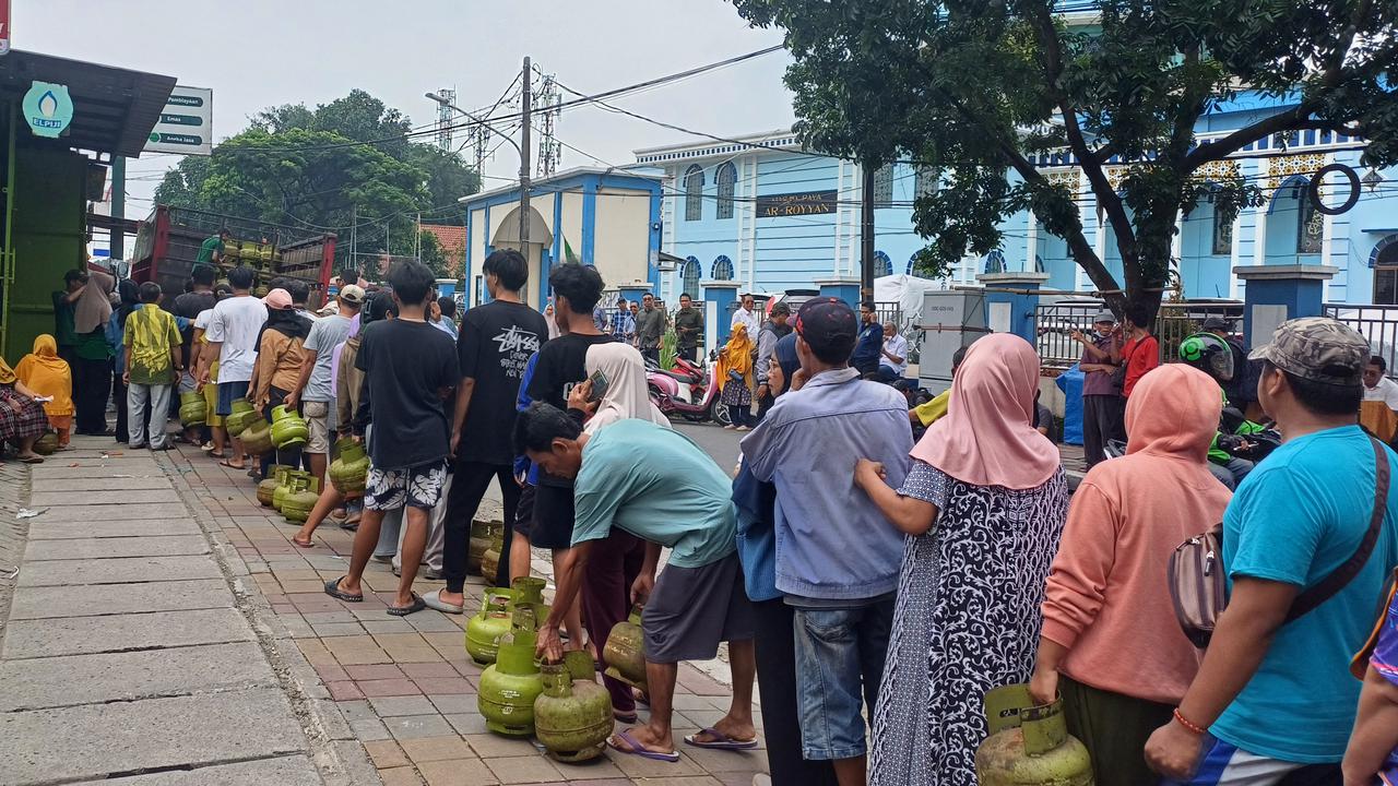LPG 3 Kg Bikin Penjual Seblak di Depok Kesal, Tutup Warung Demi Berjam-jam Antre