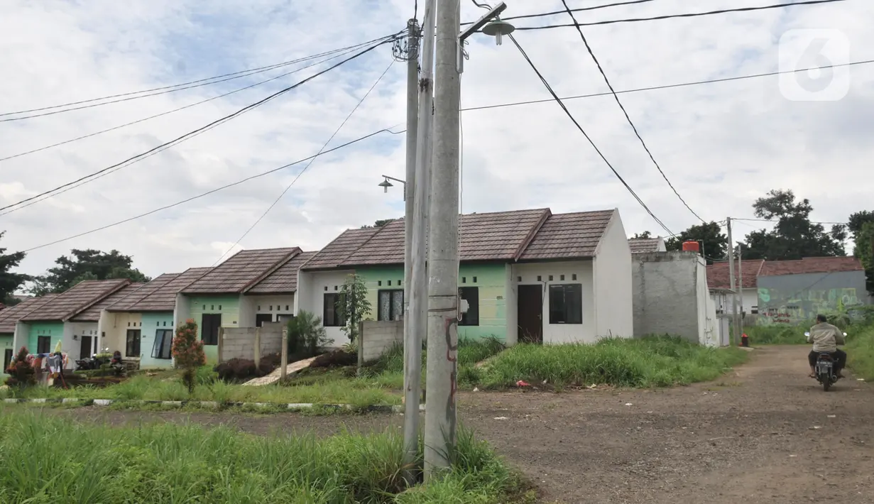 Suasana perumahan bersubsidi Green Citayam City, Bojong Gede, Bogor, Selasa (18/2/2020). REI mencatat tahun 2020 membutuhkan sekitar 260 ribu unit rumah bersubsidi sementara dalam APBN 2020 hanya tersedia Rp11 triliun atau setara 97.700 unit rumah bersubsidi. (merdeka.com/Iqbal S Nugroho)