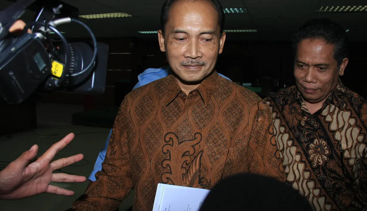 Kamis (13/03/14), Mantan Deputi Gubernur BI Bidang 4, Budi Mulya kembali menjalani sidang di Pengadilan Tipikor, Jakarta (Liputan6.com/Herman Zakharia)