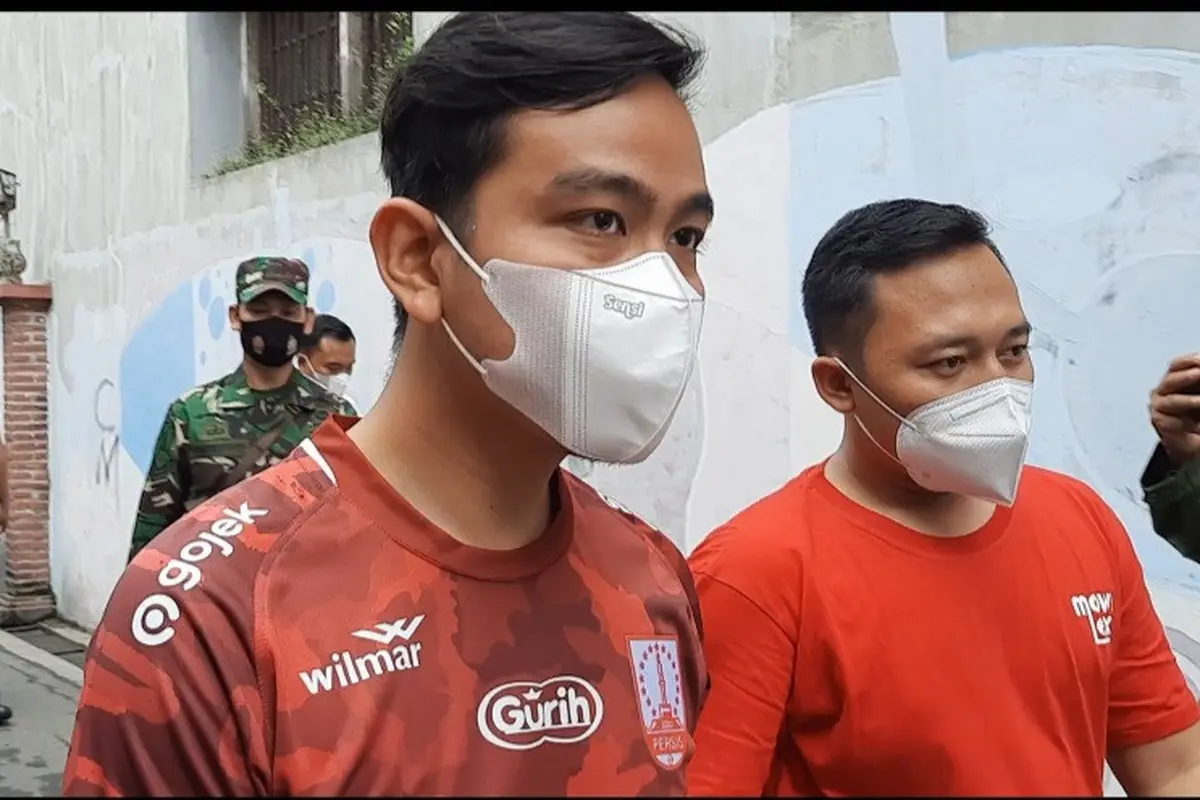 Gibran Rakabuming kenakan Jersey Persis