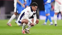 Pemain Timnas Inggris, Jude Bellingham, tampak kecewa dengan kekalahan dari Yunani dalam duel lanjutan Grup F UEFA Nations League B 2024/2025. (John Walton/PA via AP)