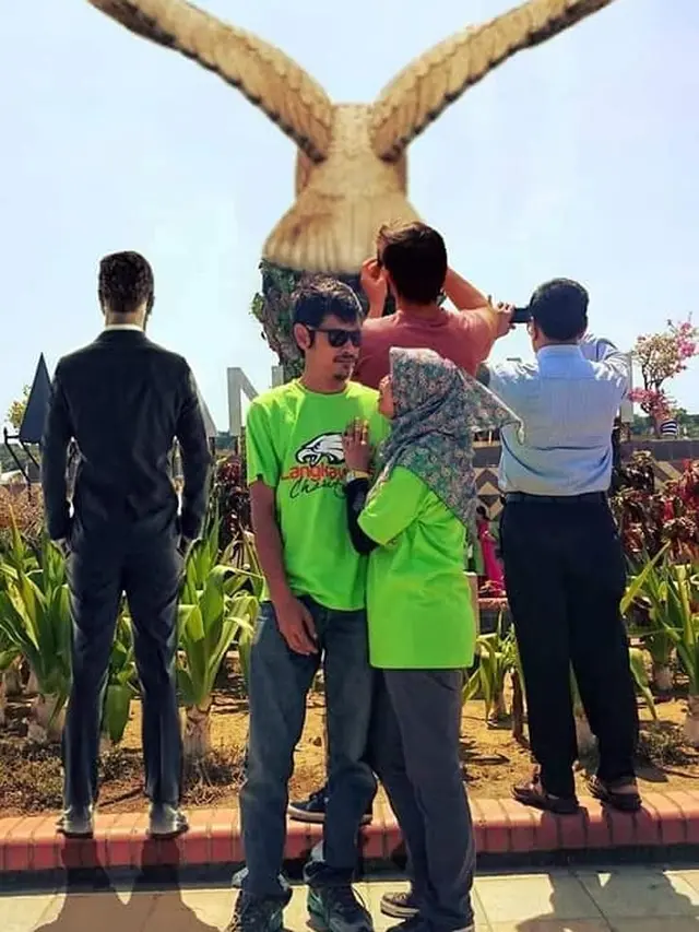 Wanita Ini Minta Edit Foto Bapak-Bapak Dihilangkan, 6 Hasilnya Kocak