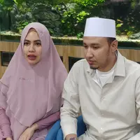 Kartika Putri dan Habib Usman Bin Yahya (Muhammad Akrom Sukarya/© KapanLagi.com)
