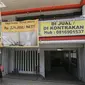 Petugas keamanan berjaga di salah satu hotel yang dijual di kawasan Jakarta, Selasa (28/9/2021). Badan Pimpinan Daerah (BPD) Perhimpunan Hotel dan Restoran Indonesia (PHRI) mengatakan selama pandemi Covid-19 kondisi industri sektor perhotelan kian memprihatinkan. (Liputan6.com/Faizal Fanani)