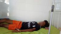 Seorang siswa SMP di Kabupaten Lembata, NTT, dilarikan ke rumah sakit setelah mencoba bunuh diri dengan minum racun usai dihina guru. (Liputan6.com/Ola Keda)
