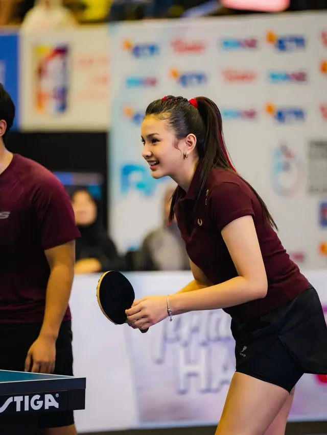 7 Potret Menawan Rayna Snova saat Main Tenis Meja di TOSI, Raih Juara 2