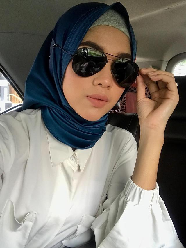 7 Potret Raya Kitty saat Kenakan Hijab, Cantik Memesona - Hot Liputan6.com