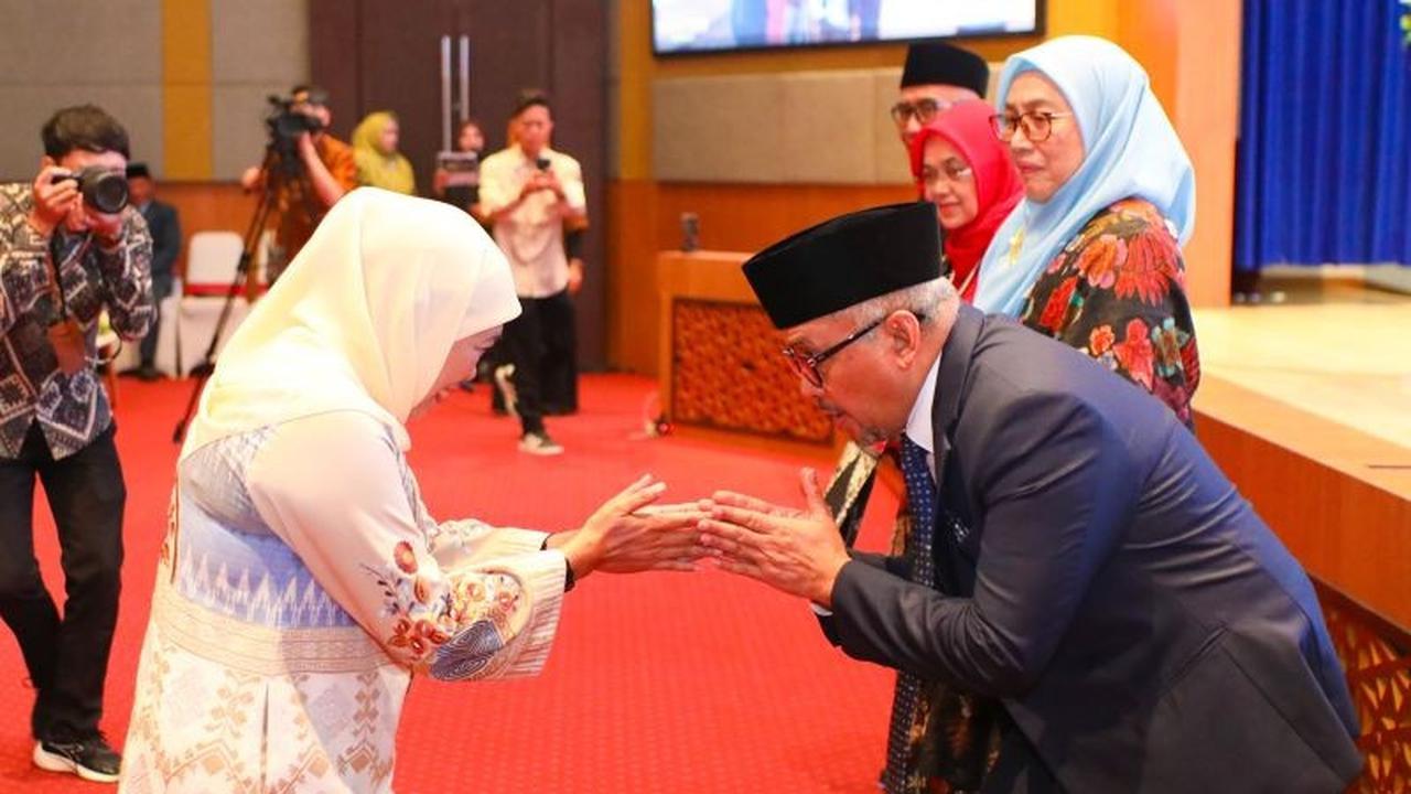 Khofifah Ajak Rektor Baru Unusa Perkuat 'Kampus Berdampak' untuk Indonesia Emas 2045: Apa Itu?