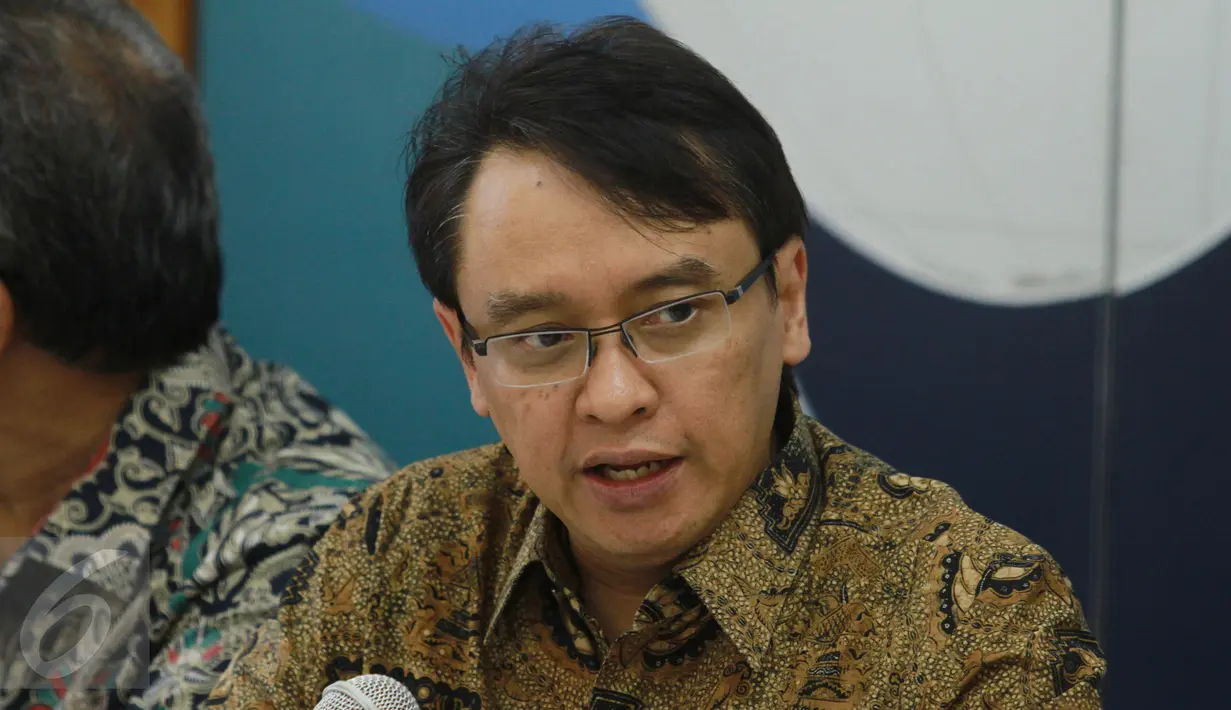 Badan POM menggelar konferensi pers terkait pangan ilegal, Jakarta, Kamis (18/6/2015). Badan POM berhasil menggerebek sebuah gudang  pangan olahan impor ilegal senilai Rp500 Juta di kawasan Pantai Kapuk. (Liputan6.com/Herman Zakharia)