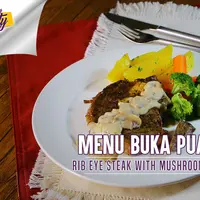 Buka puasa pakai steak? Why not?! (Fotografer: Adrian Putra/DI: M. Iqbal Nurfajri/Chef: Arum Sari)