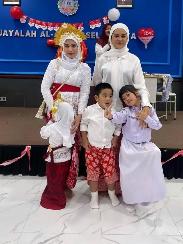 Tampilan Kahiyang Ayu Pakai Busana Merah Putih dan Kerudung saat Rayakan 17-an di Sekolah Anaknya