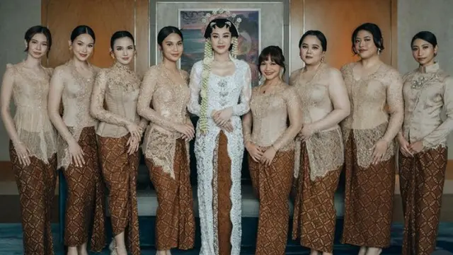 Pinka Hapsari saat Hadir Pernikahan Aaliyah Massaid dan Thariq Halilintar.