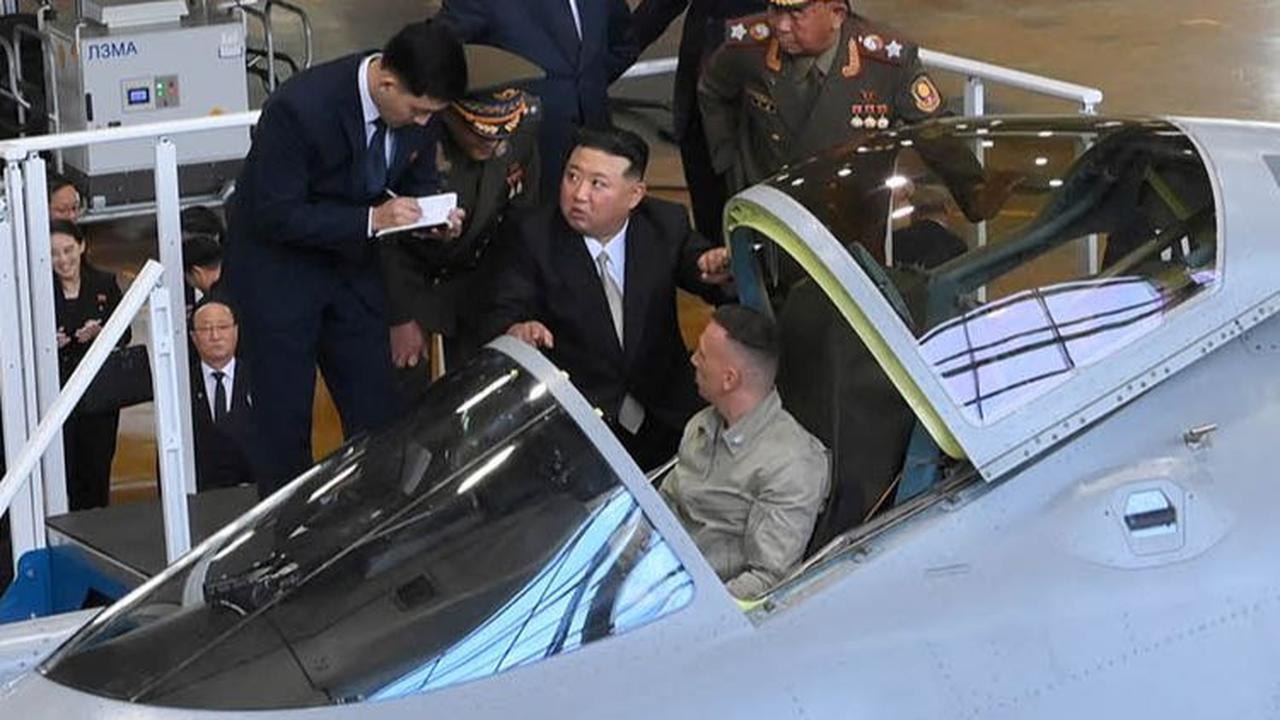Momen Kim Jong-un menaiki SU-57 untuk mempelajari kemampuannya.