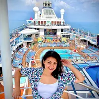 Terkadang dalam hidup ini setiap orang memang harus memilih. Begitu pun dengan Nirina Zubir. Mengaku tak sanggup menjalani profesi sebagai penyiar radio dan bintang film secara bersamaan, Nirina pun harus memilih salah satunya. (Instagram/nirinazubir_)