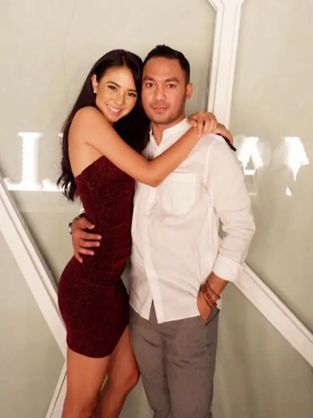 7 Gaya Aurelie Moeremans saat Pakai Gaun, Tampil Anggun Menawan