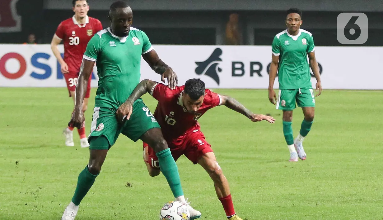 Beberapa kali aksi timnas Indonesia mampu menembus pertahanan Burundi. (Liputan6.com/Herman Zakharia)