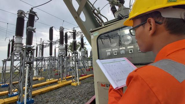 Intip Kerja Gardu Induk Pulau Ngenang di Kepulauan Riau (PLN)