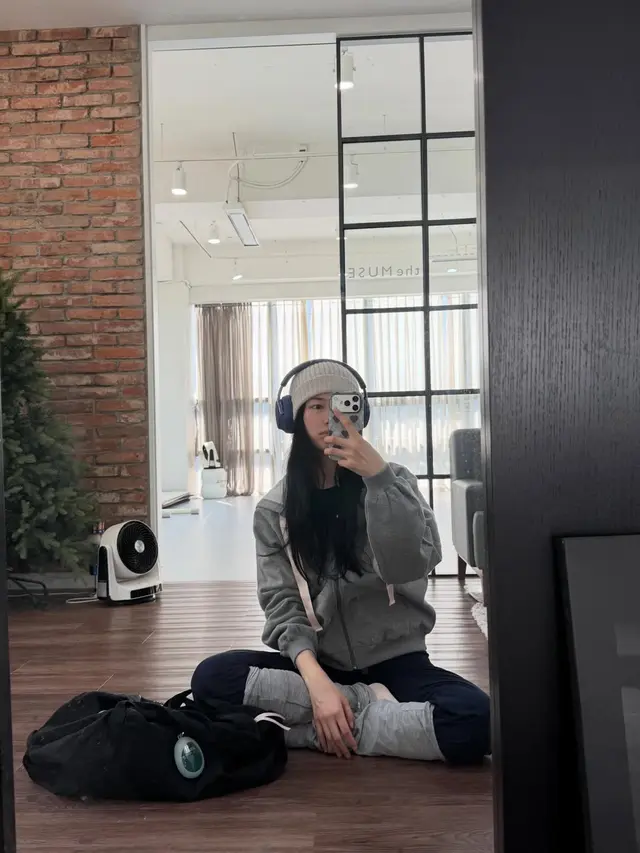 Bae Suzy Ikut Tren Ballet, Tampil Sporty Feminin dengan Outfit Latihan yang Simpel dan Anggun