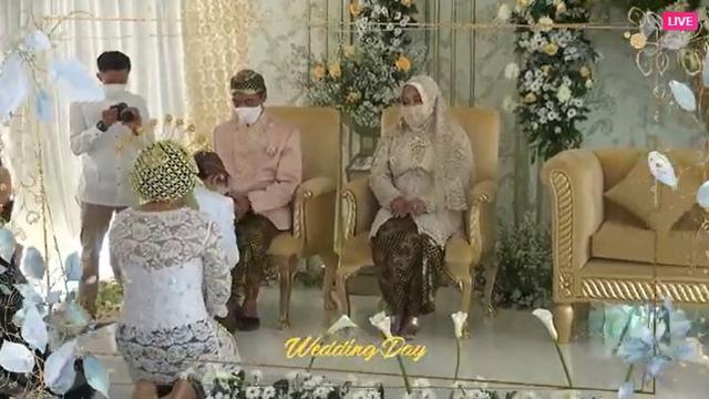 7 Potret Akad Nikah Mumuk Gomez dan Eno Retra, Usung Adat Jawa