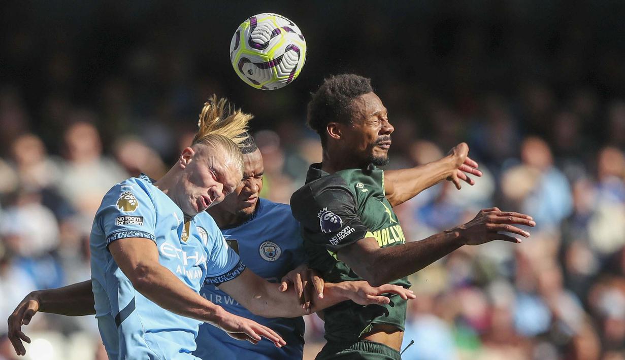 Pada laga di Etihad Stadium ini, Manchester City sempat tertinggal melalui gol cepat Yoane Wissa. Namun, The Citizens bisa membalikkan keadaan lewat brace Erling Haaland. (AP Photo/Scott Heppel)