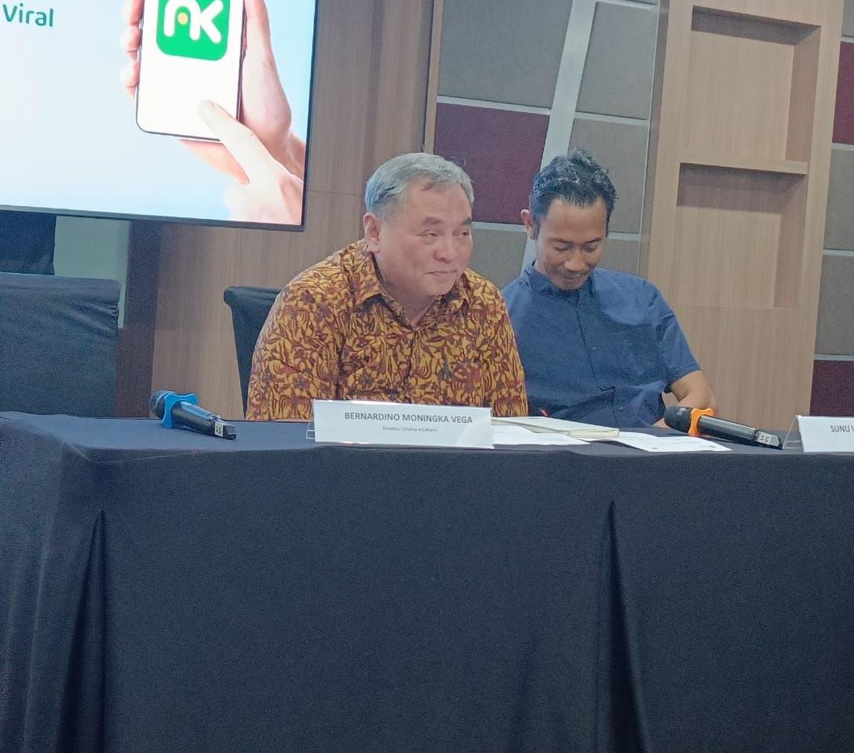 "Kita ada keyword-keyword hal yang melanggar SOP AFPI, jadi supervisor bisa tanya, eh tadi kamu ngomong apa sama si nasabah. Ini yang kita lakukan," ujar Dino.