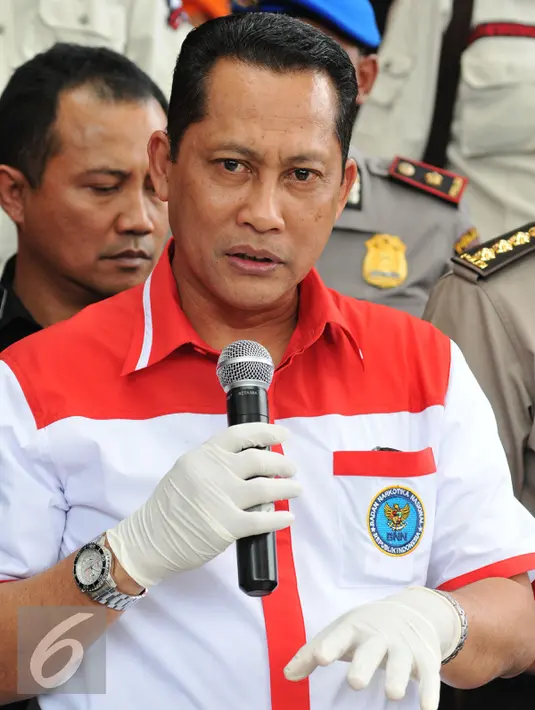 Budi Waseso memberi keterangan pers saat rilis barang bukti narkotika jenis sabu dan ekstasi jaringan internasional di Polda Metro Jaya, Jakarta, Rabu (9/9/2015). Polisi  amankan barang bukti narkoba senilai Rp 174.500.000. (Liputan6.com/Andrian M Tunay)