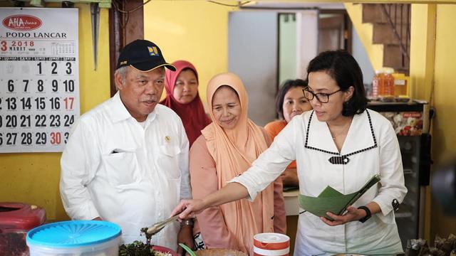 Sri Mulyani rapat di warung pecel