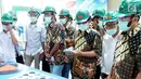 Sebanyak 47 UMKM Mitra Binaan Astra YDBA melakukan kunjungan ke PT. Inti Ganda Perdana di Kelapa Gading, Jakarta, Rabu (30/7/2019). Kunjungan tersebut dalam rangka membantu meningkatkan kualitas perusahaan dengan pembenahan dalam hal Quality, Cost, Delivery dan Development. (Liputan6.com/HO/Eko)
 