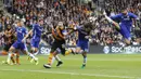 Bomber Chelsea, Diego Costa, berupaya membobol gawang Hull. Gol kemenangan Chelsea tercipta pada menit ke-69 melalui Diego Costa yang mengubah kedudukan menjadi 2-0. (Reuters/Carl Recine)
