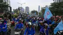 Sejumlah buruh mengikuti aksi unjuk rasa di kawasan Sudirman-Thamrin, Jakarta Pusat, Kamis (24/9/2026). Massa menyampaikan aspirasi mengenai perlindungan ketenagakerjaan, kepastian hukum, sistem pengupahan, serta perlindungan bagi pekerja kontrak dan pekerja platform digital. (KLY/Budy Santoso)