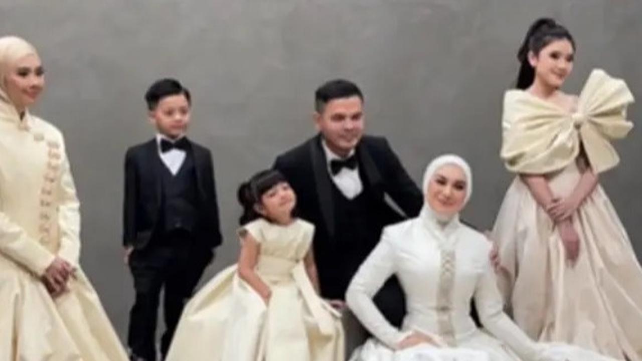 5 Gaya Pemotretan Irish Bella Bersama Dua Anak Sambung, Terbaru Kenakan Dress Putih Mewah
