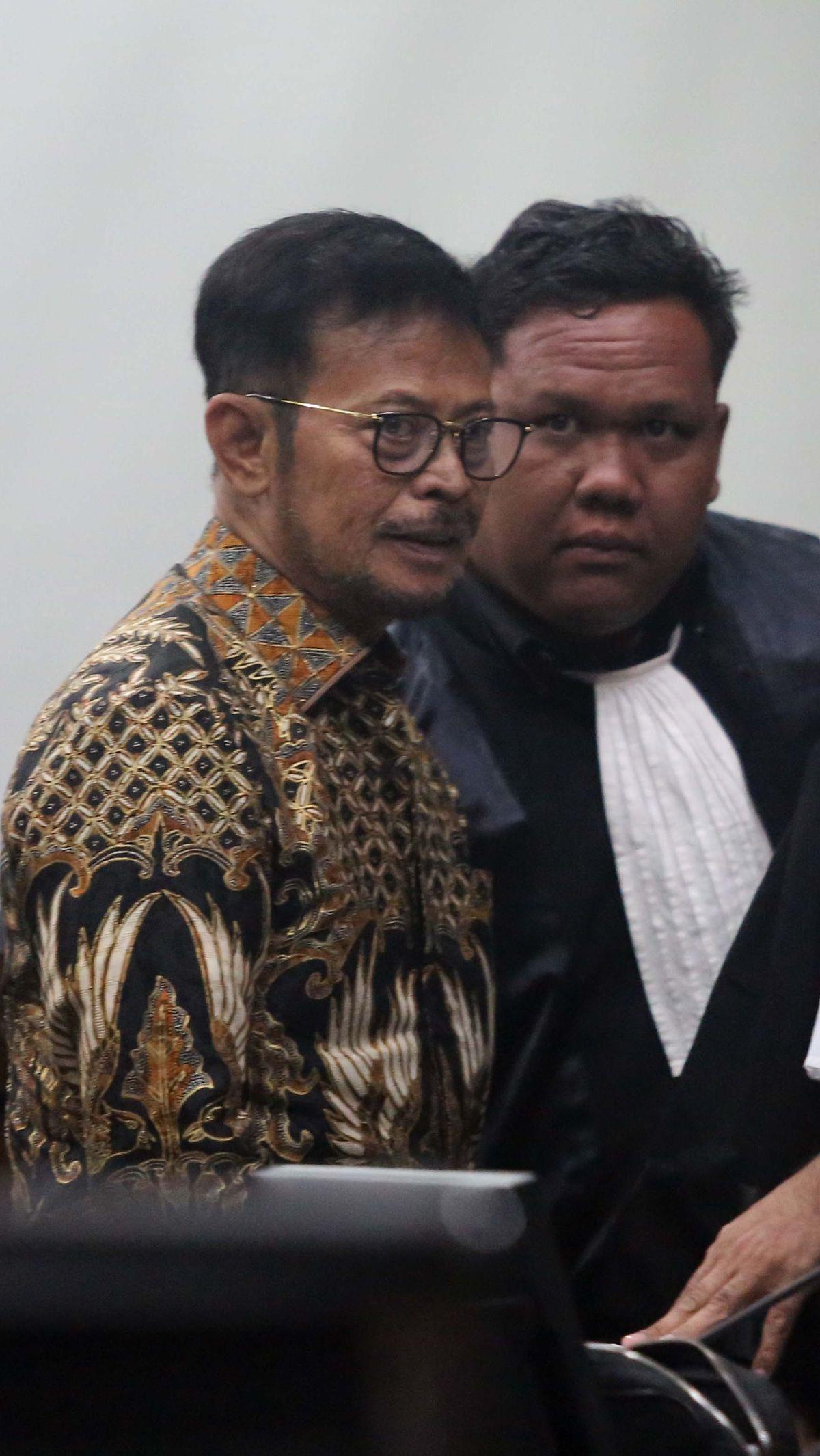 Sementara untuk hal yang meringankan, mantan Gubernur Sulawesi Selatan itu karena usianya yang hendak genap 70 tahun.&nbsp;Foto: Liputan6.com/Angga Yuniar<br>