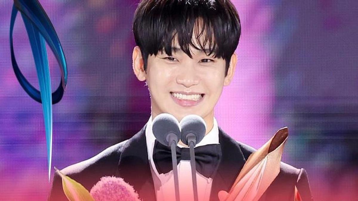 Kim Soo Hyun Sukses Raih Gelar Aktor Paling Populer di Baeksang Arts Awards 2024, Begini Isi Pidato Kemenangannya Berita Viral Hari Ini Senin 20 Mei 2024